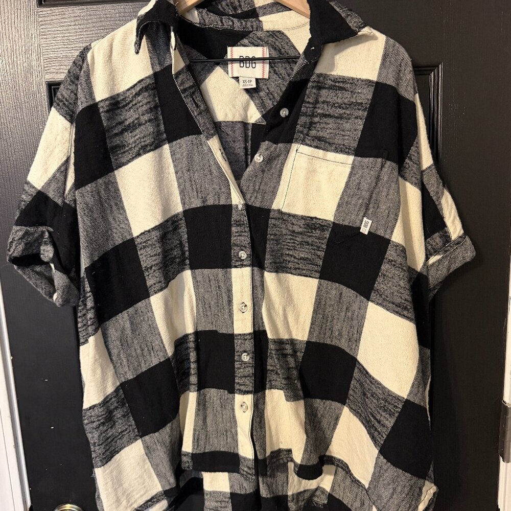Urban Outfitters Cropped Sleeve Black White Flannel Plaid Oversized Button XS